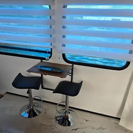 Calaidonia Boat House *