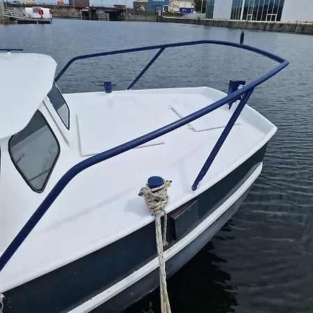 Úszó hotel Calaidonia Boat House