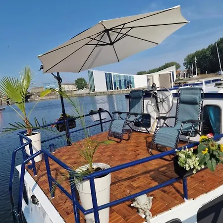 Calaidonia Boat House * Calais