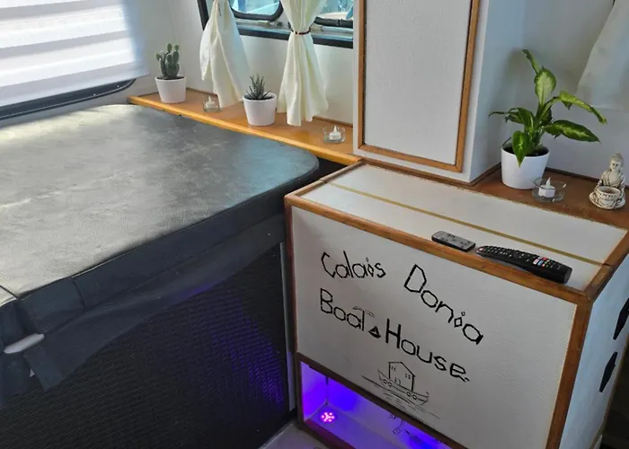 Calaidonia Boat House Bateau-hôtel