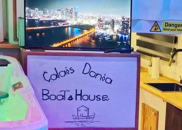 Calaidonia Boat House