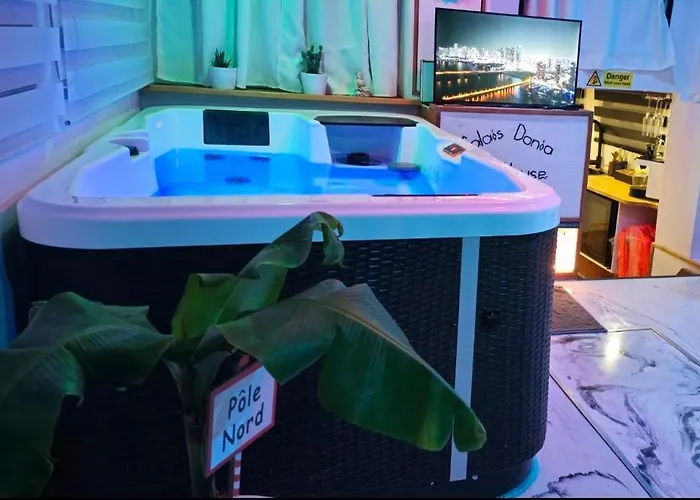 Calaidonia Boat House Calais