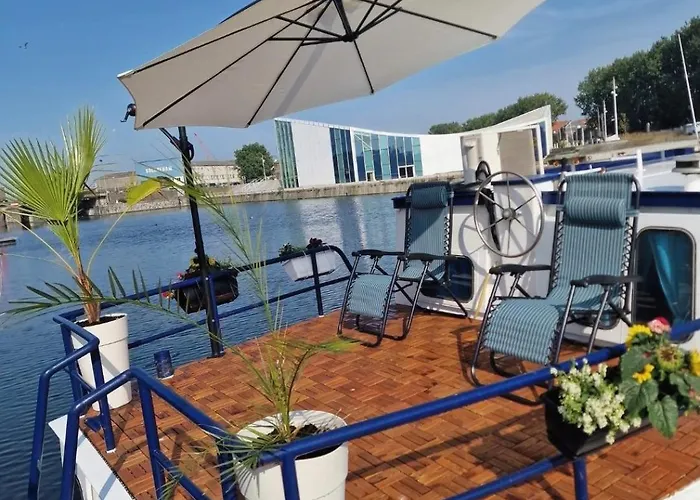 Calaidonia Boat House * Calais